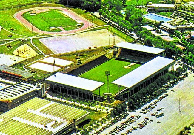 Vista aérea del coliseo albiazul en la década de los ochenta.