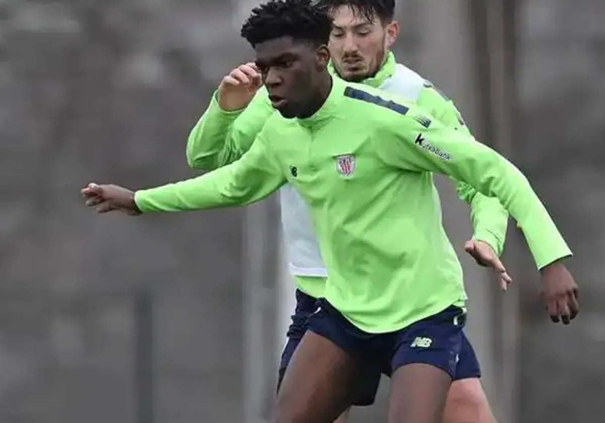 Junior Bita y Vencedor, la pasada campaña en un entrenamiento con la primera plantilla.