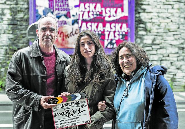 Luis Tosar, Carolina Yuste y Arantxa Echevarría en el rodaje de 'La infiltrada' en San Sebastián.