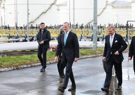 El Rey visita el Puerto de Amsterdam para conocer el desarrollo del corredor del hidrógeno entre Países Bajos y Bilbao