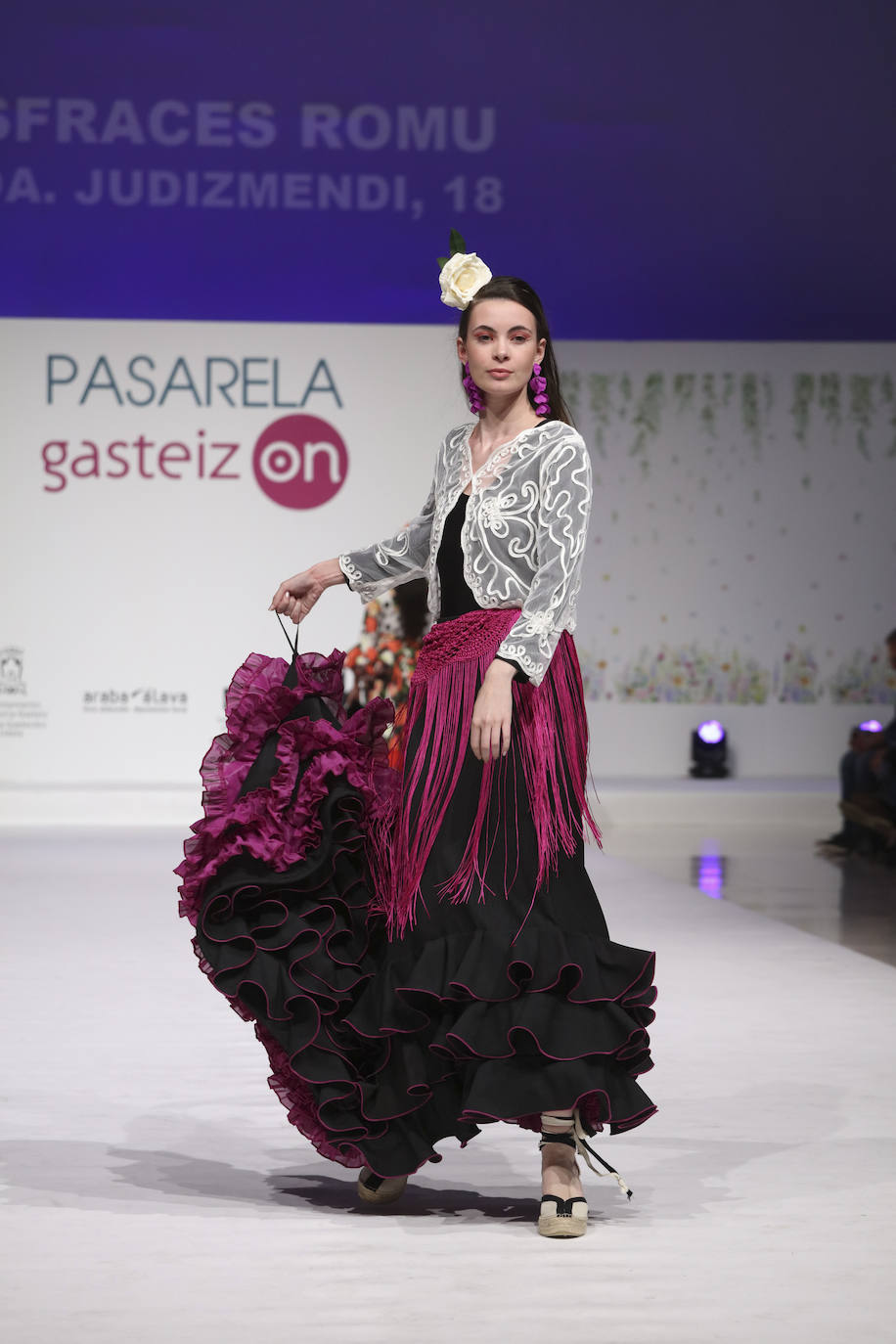 La pasarela Gasteiz On pone el broche final a la presentación de las tendencias de la temporada primavera-verano