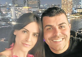 Usoa y Álex, en una foto tomada en Bangkok antes del ingreso.