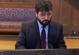 Pedro Aguinagalde compagina los estudios de máster en el Conservatorio de La Haya con diferentes recitales.