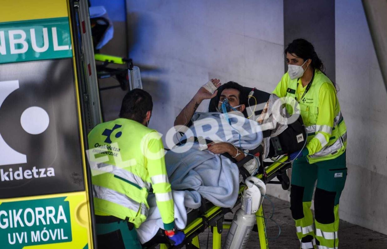 Así ha aterrizado el avión de Álex García en el aeropuerto de Loiu