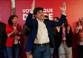 Andueza celebra el resultado electoral.