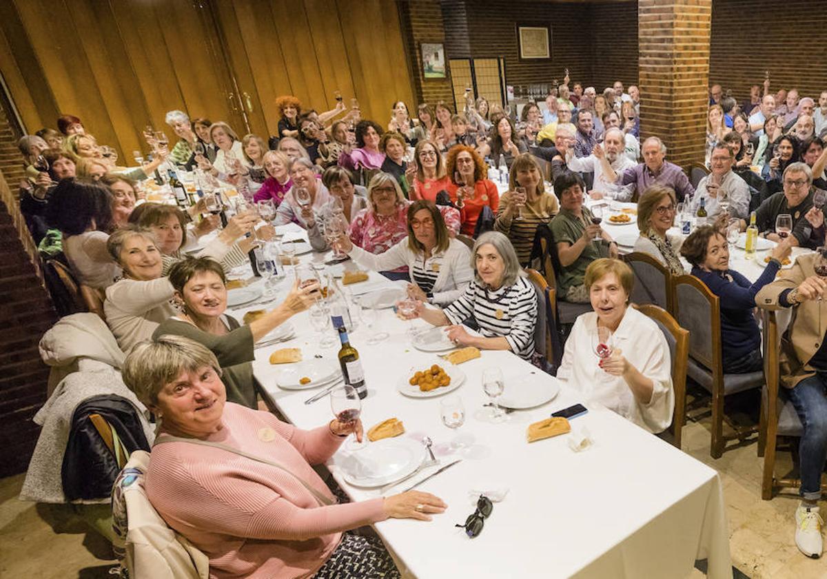 Más de un centenar de miembros del club se reunieron en un restaurante vitoriano para recordar sus vivencias.