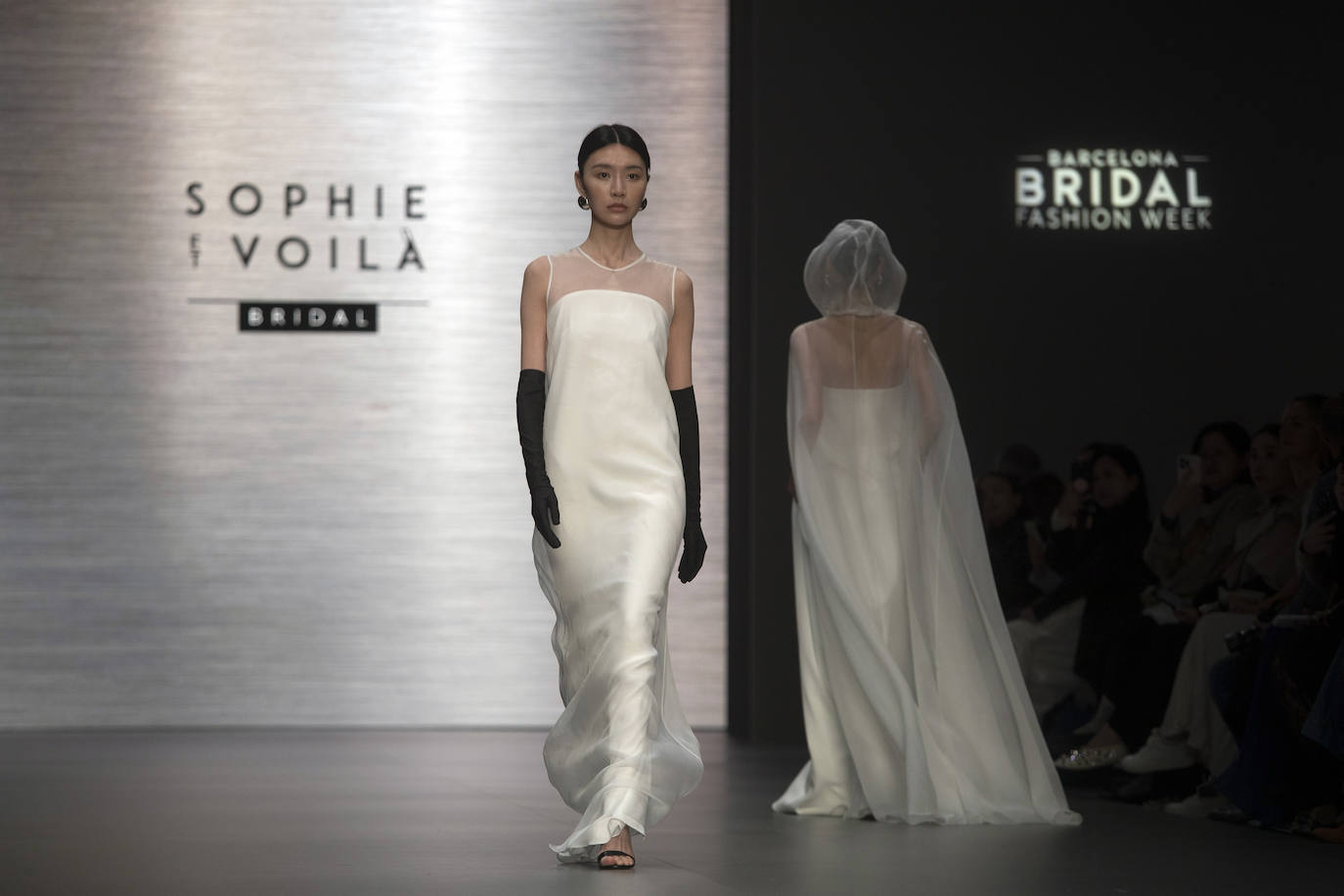 Las bilbaínas Sophie et Voilà logran el premio a la colección más destacada en la Barcelona Bridal&Fashion Awards.