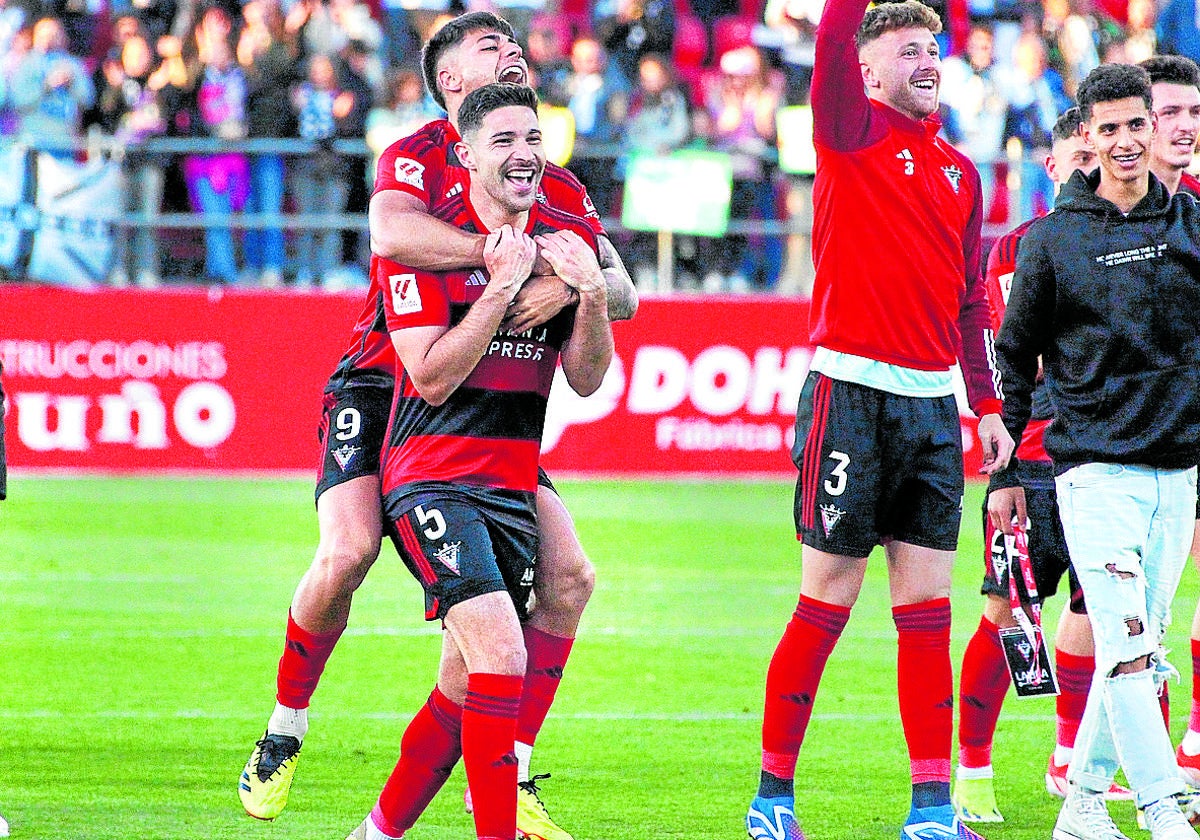 El delantero del Mirandés Carlos Martín se convierte en el cuarto goleador de Segunda al sumar 14 dianas