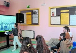 Una exposición en el mercado de Ipurua ha permitido conocer la vida de los niños de la guerra en equipos de fútbol británicos y la influencia de este deporte.