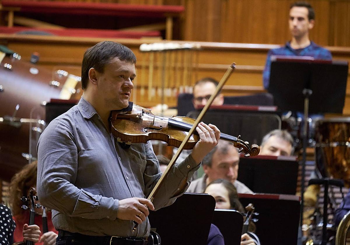 El violinista Frank Peter Zimmermann cerrará la temporada 2024-2025 de la BOS.