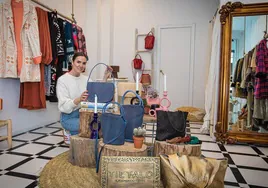 La nueva tienda de Itzi en Bilbao con los bolsos y la ropa que le hacen feliz