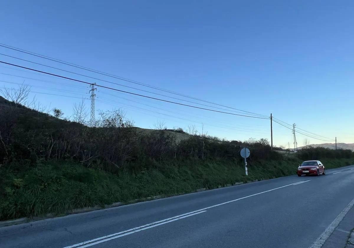 La parcela donde se levantará el parque solar se va a acondicionar frente al polígono Aldaiturriaga.