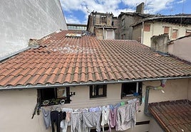 Áticos los pisos de la calle Zapatería que presentan un peor estado de conservación.