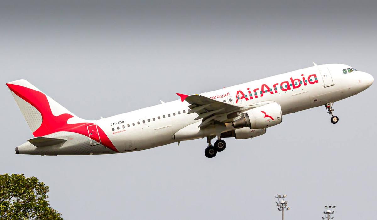 Un avión de Air Arabia despegando de Loiu en el verano de 2021 rumbo a Tánger.