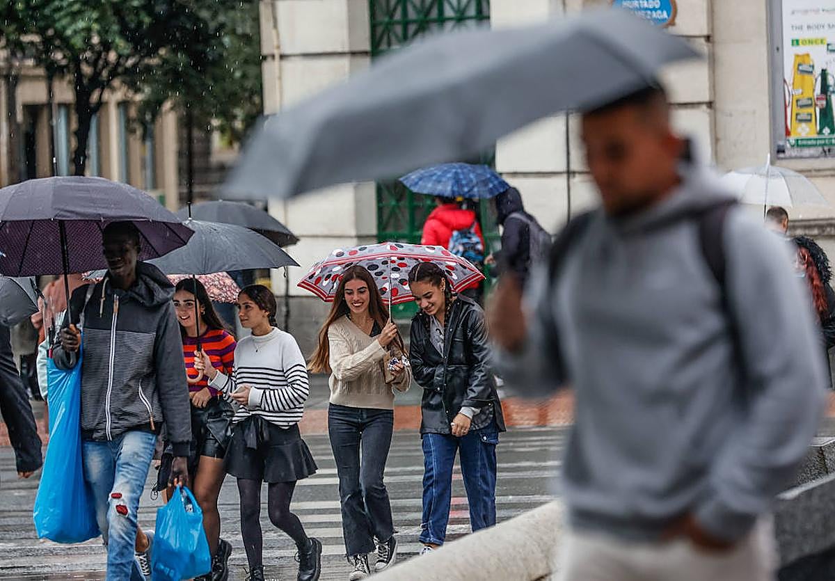 El paraguas será un aliado esta tarde en Euskadi.