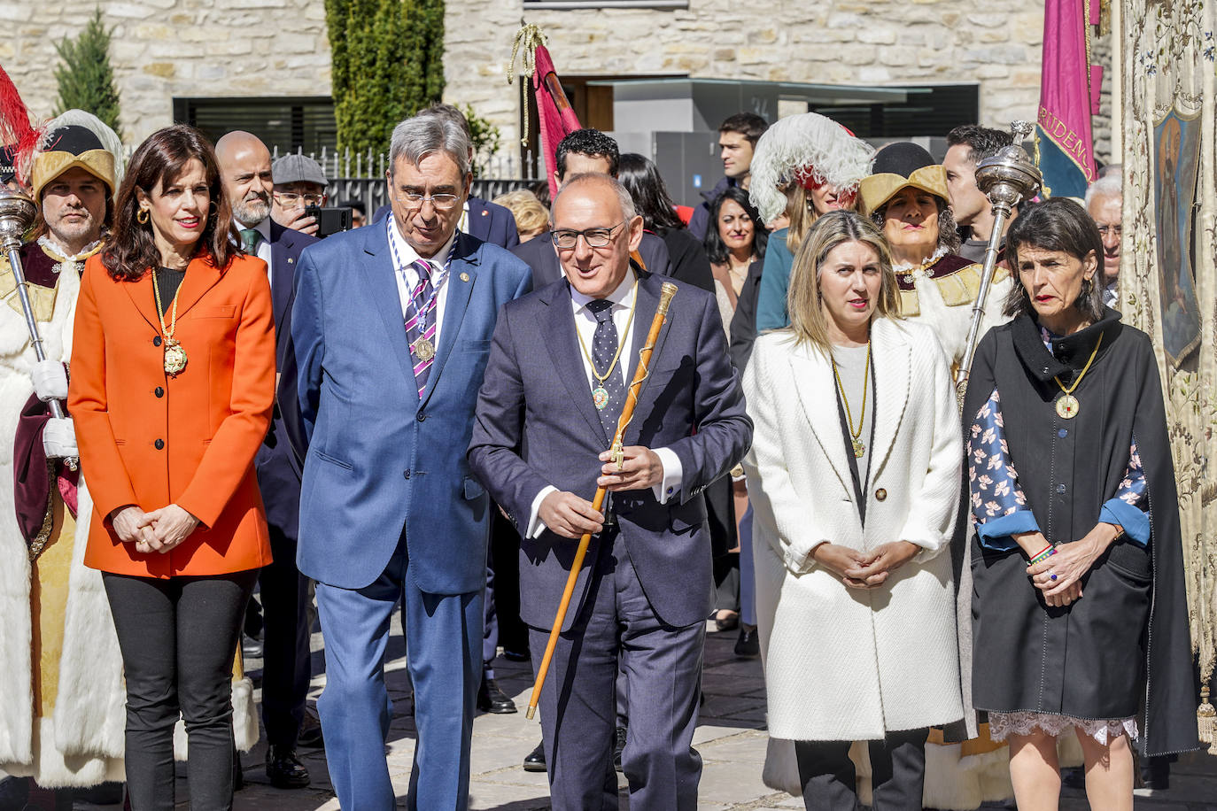 Los alaveses celebran el día de San Prudencio en las campas de Armentia