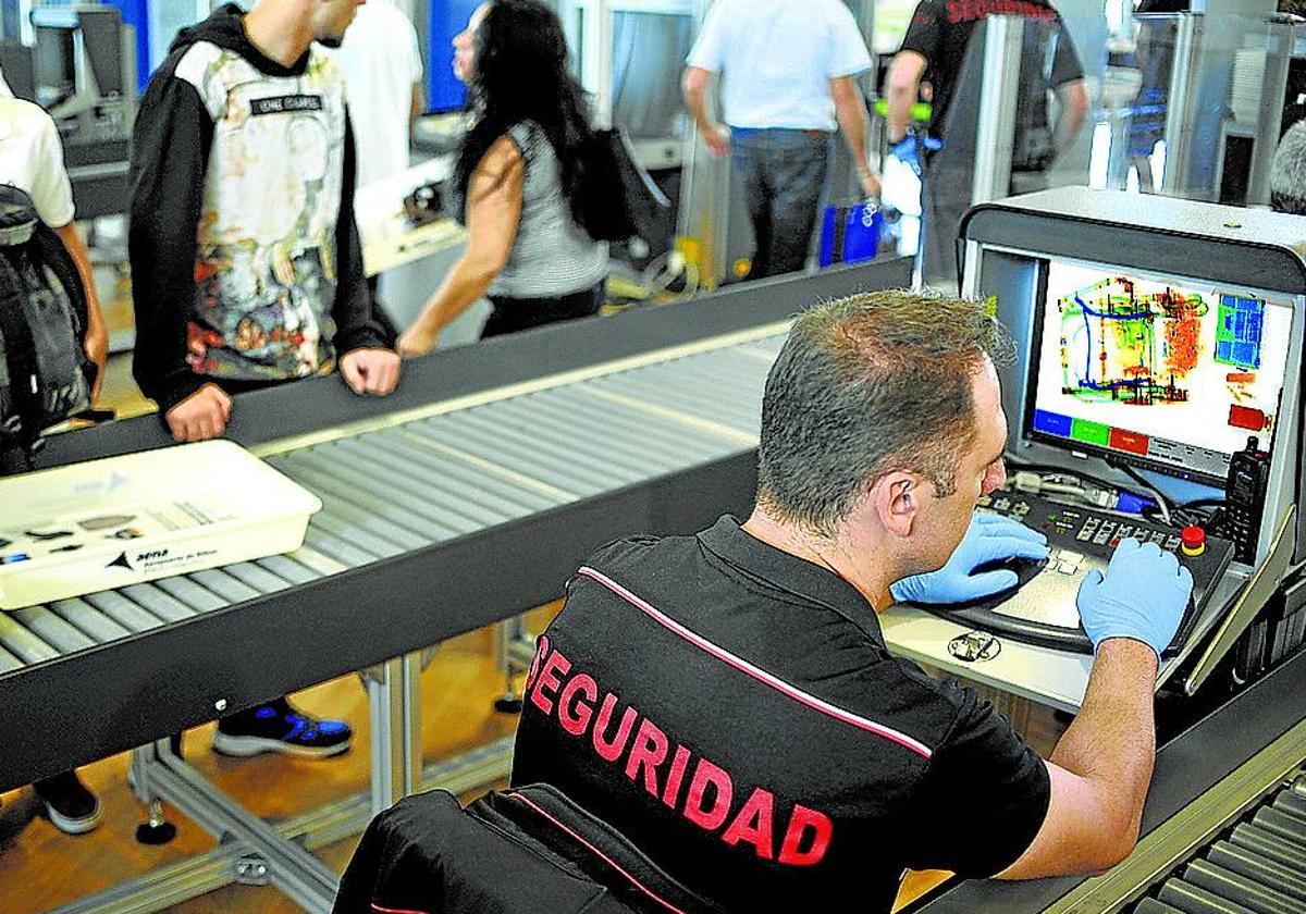 Filtro de seguridad en el aeropuerto de Loiu.