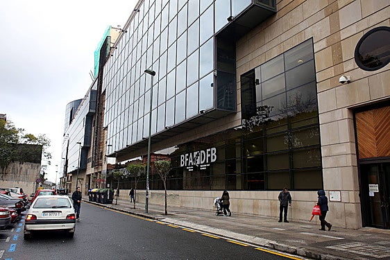 10 años de cárcel para un funcionario de la Hacienda vizcaína por filtrar «datos privilegiados» a su mujer