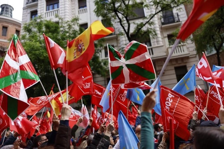 Simpatizantes del PSOE se concentraron el sábado en Ferraz.