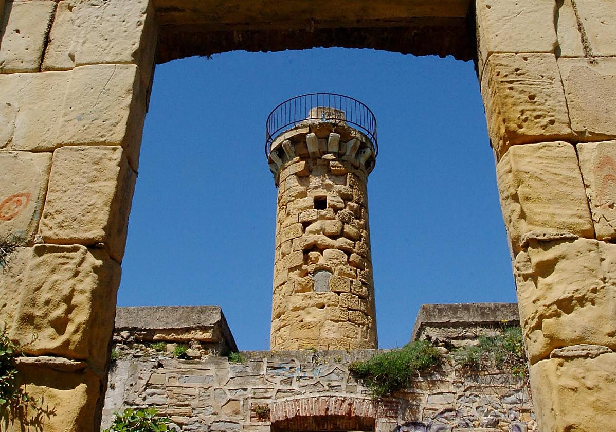 El fuerte de La Galea lleva décadas abandonado.