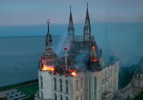 Un ataque ruso incendia el 'castillo de Harry Potter' en Odesa y deja varios fallecidos