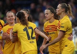 Las jugadores del Barcelona, entre ellas Irene Paredes, celebran un gol logrado en Londres