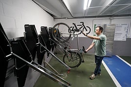 Los vecinos de Durango podrán aparcar su bicicleta en un espacio que contará con cámaras y vigilancia, como antes se ha hecho en Ermua.