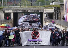 1.200 personas piden el cierre de Sader y Profersa en Zorroza