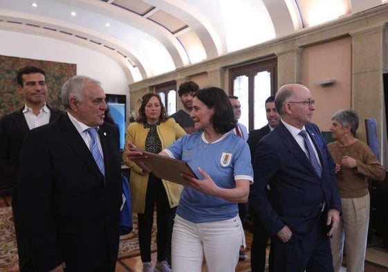 Durango recibió a miembros de la selección de fútbol de Uruguay en un acto institucional el pasado 22 de marzo.