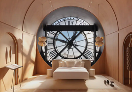 La sala del reloj del Museo Orsay de París se convierte en domitorio por una noche, y de premio: ¡La antorcha olímpica!