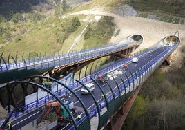 Vista de los viaductos sobre el Bolintxu.