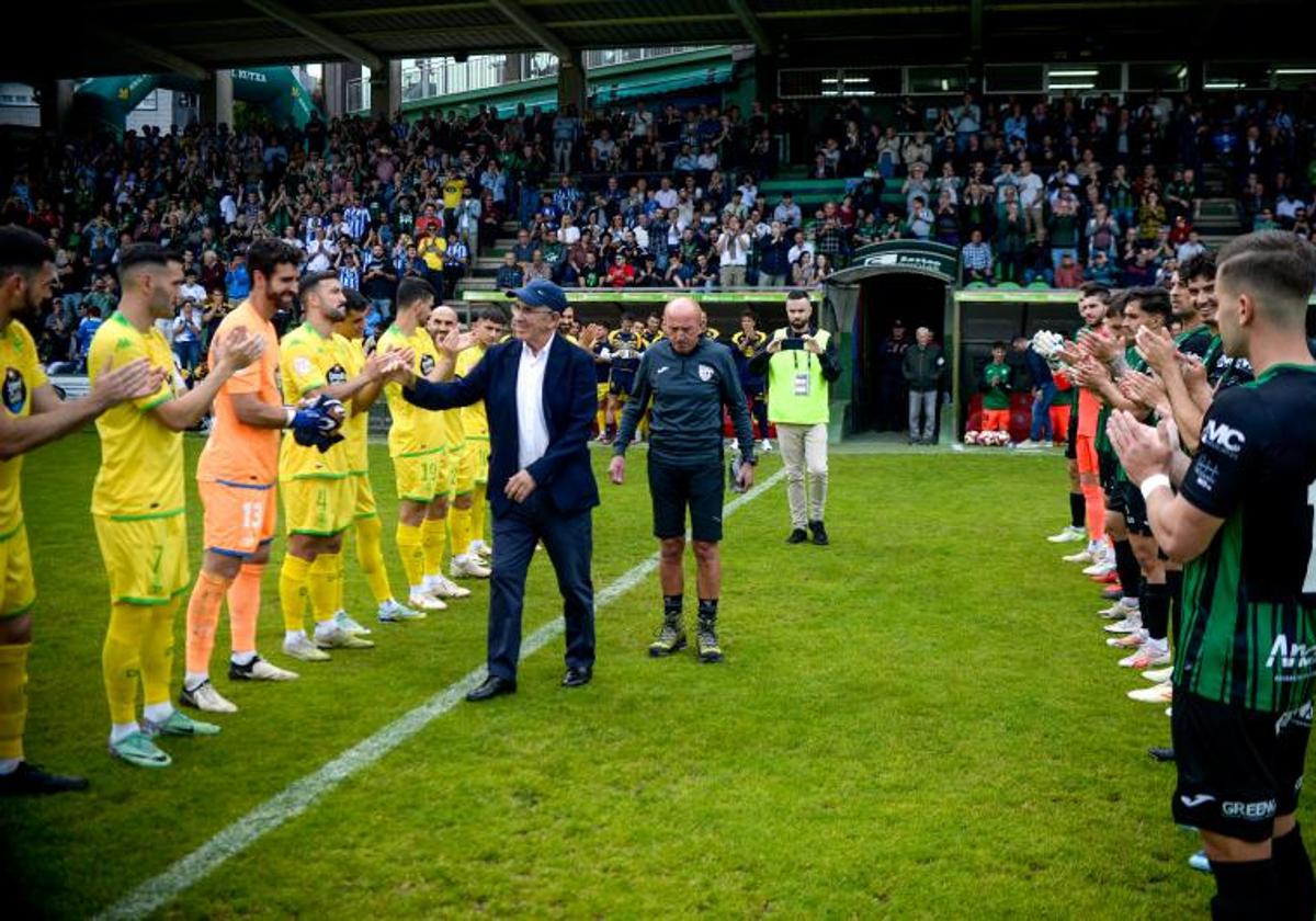 Irureta es homenajeado por un abarrotado Las Llanas