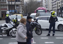 Agentes de la Policía Local en una actuación ajena a la información.