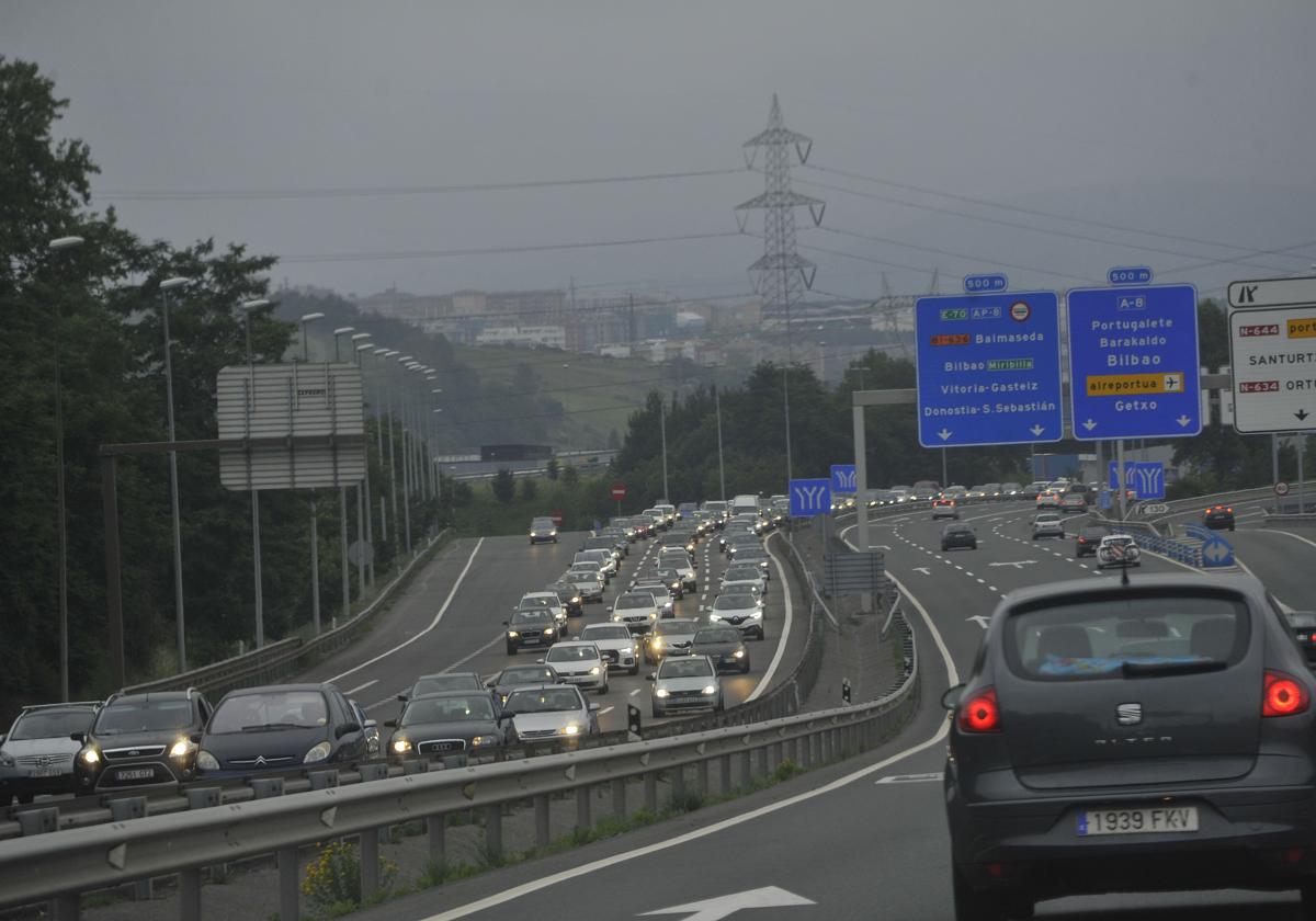 170 camiones atravesarán la A-8 cada día para llevar material excavado del subfluvial al Puerto