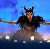 Los símbolos ocultos en la excéntrica actuación de la 'bruja' irlandesa que podría ganar Eurovisión 2024