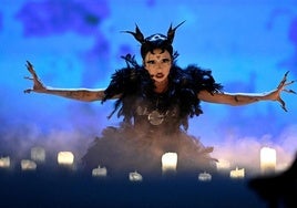 Los símbolos ocultos en la excéntrica actuación de la 'bruja' irlandesa que podría ganar Eurovisión 2024