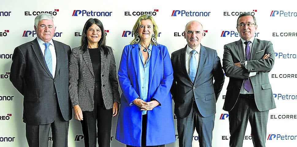 Alfonso Martínez Cearra, Amaia Ruiz, Teresa Laespada, Andoni Aldekoa y Mikel Huizi.