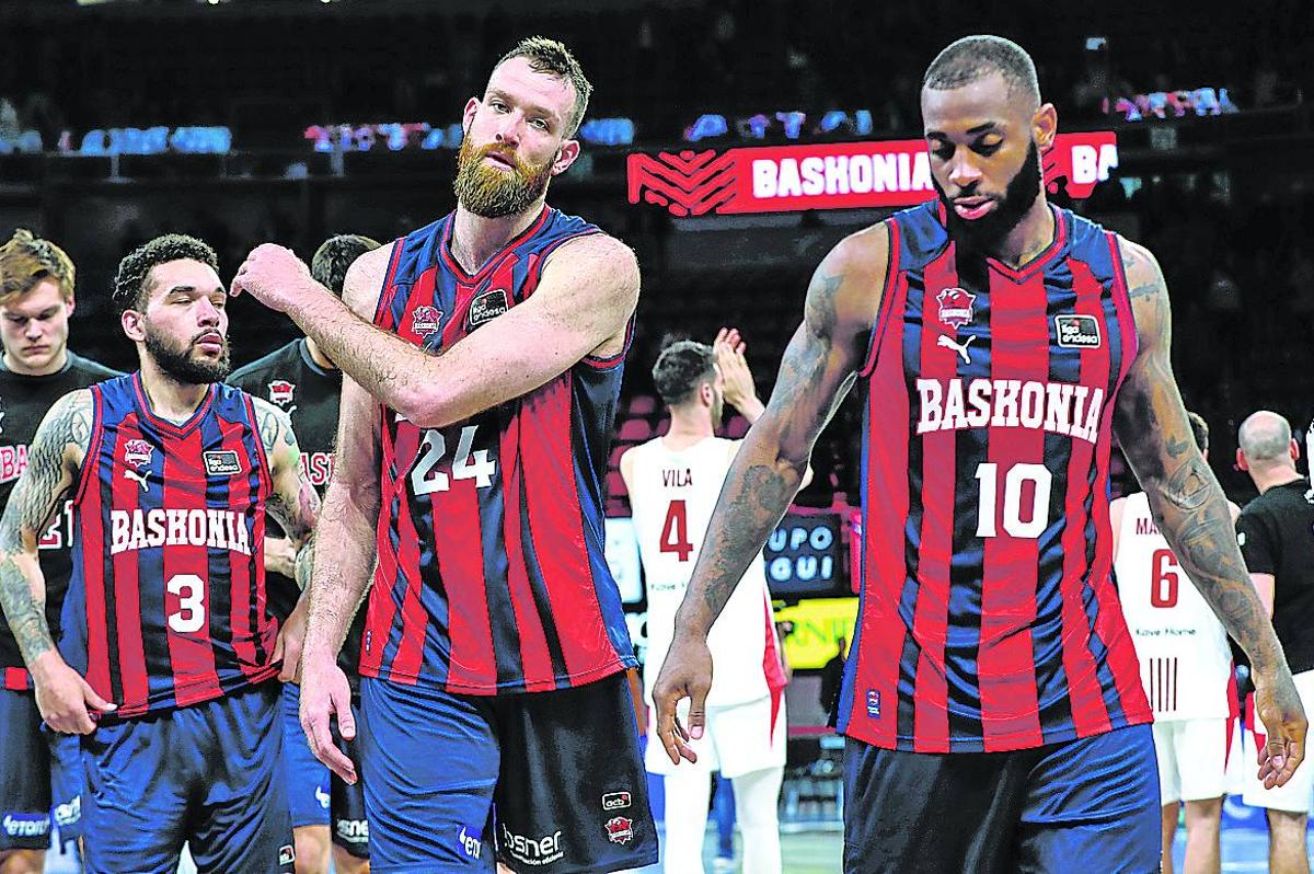 Desilusión de Chiozza, Costello y McIntyre tras la fatal derrota del domingo ante el Girona.