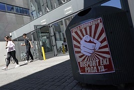 Los trabajadores de los centros cívicos reciben la orden de pago de sus nóminas