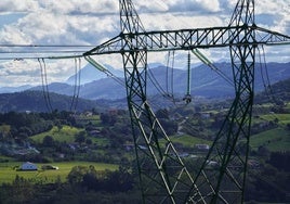 Una línea de alta tensión cruzará Bizkaia para descargar energía de tres plantas solares alavesas