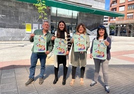 Josi Sierra, miembro de Sormene; Ane Legarreta, directora de la iniciativa; Edurne Espilla, concejala de Cultura y Janire Egaña, de la oreganización de Sormene.