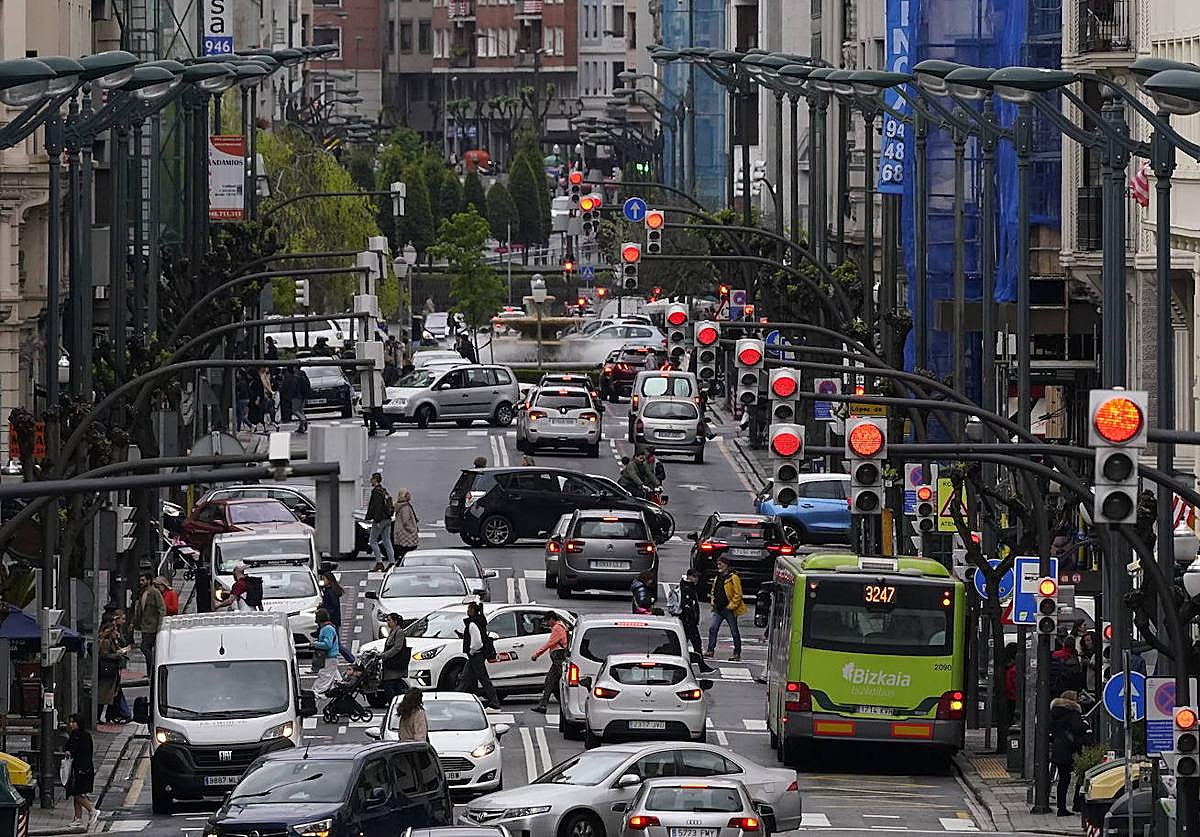Las restricciones para entrar en coche al centro de Bilbao «pueden generar vértigo, pero van a mejorar la ciudad»