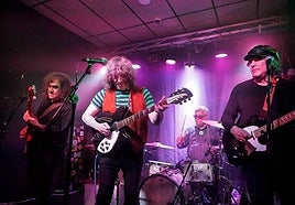 John Davis (bajo), Bobby Beaton (voz y guitarra), John Knoll (batería) y Gerry Alvarez (guitarra y voces).