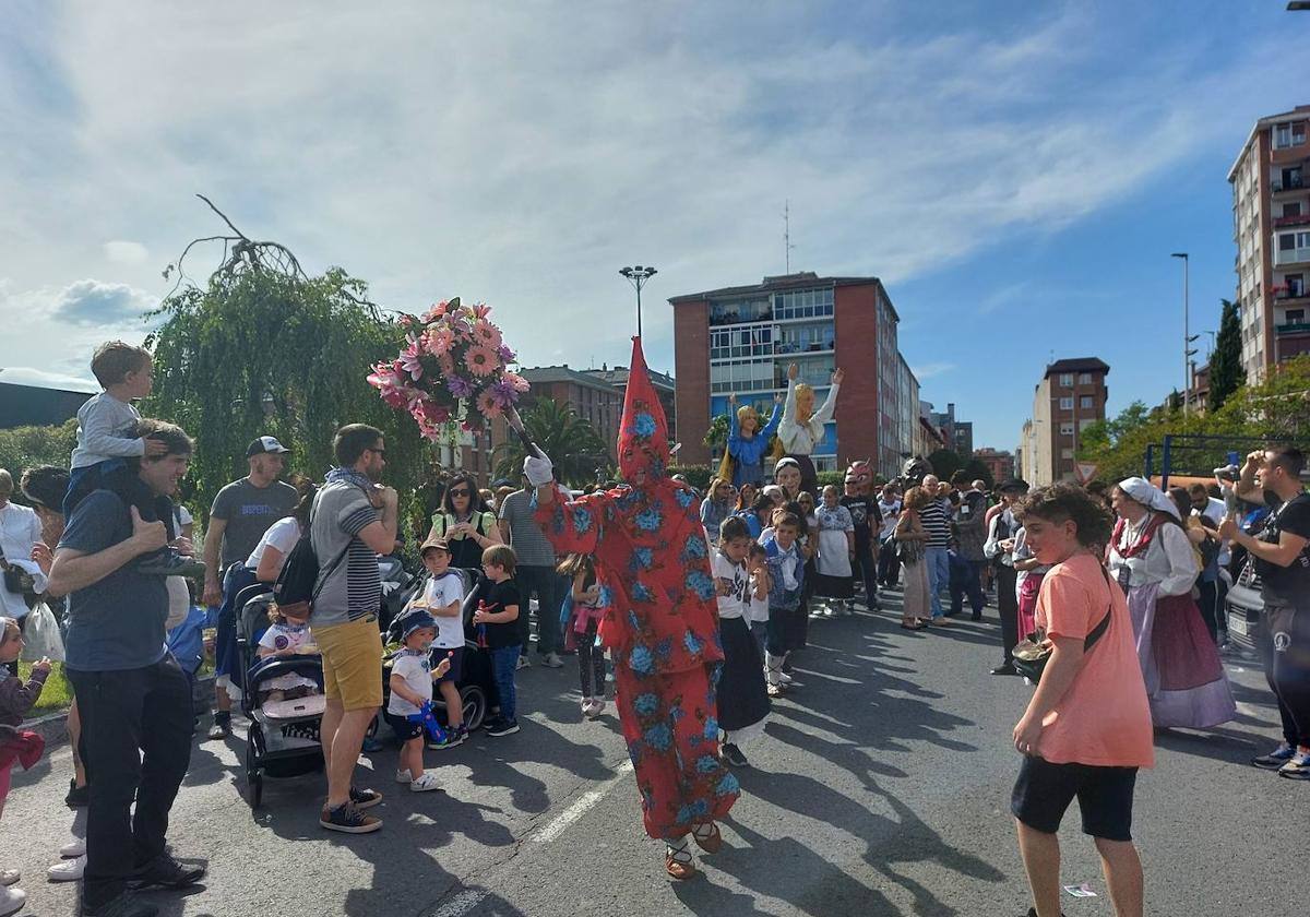 El barrio disfruta en una pasada edición de la fiesta.