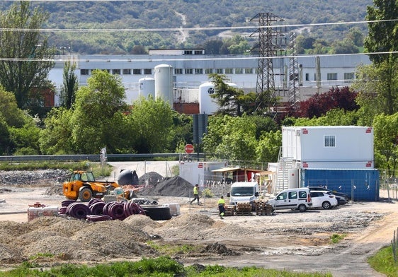 Obras de urbanización en el terreno.