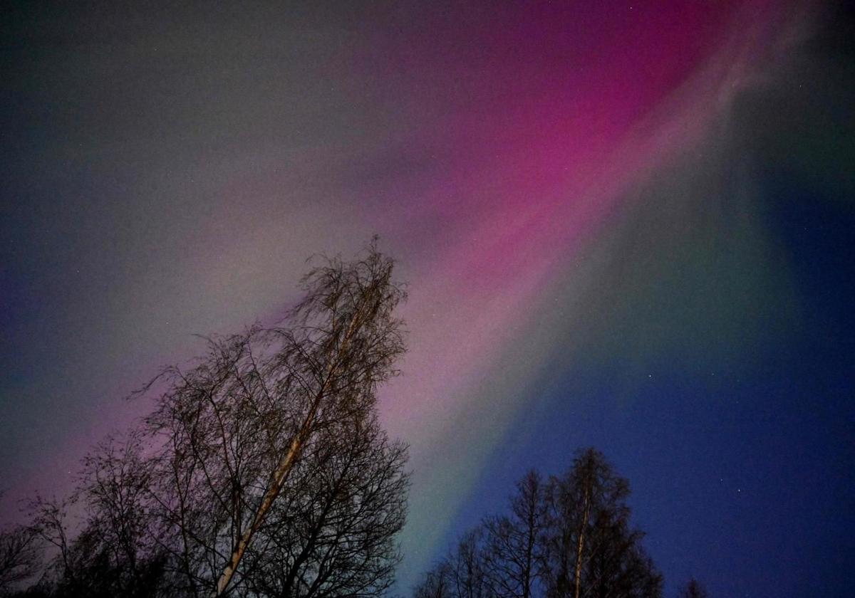 Aurora boreal en la playa de Hondarribia