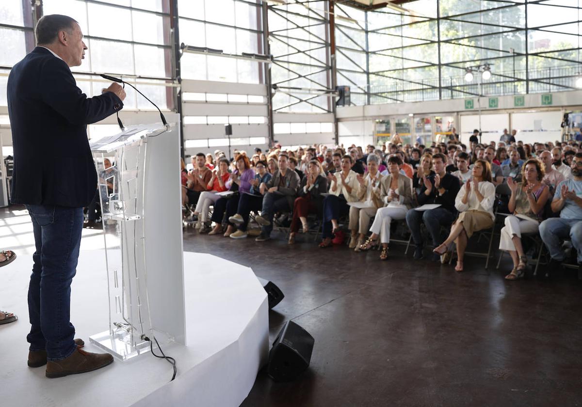 Otegi, durante la conferencia municipal de EH Bildu de este sábado en Durango.