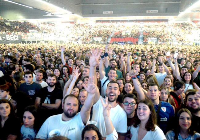 Los de la primera fila estuvieron guardando sitio desde las 7 de la mañana.