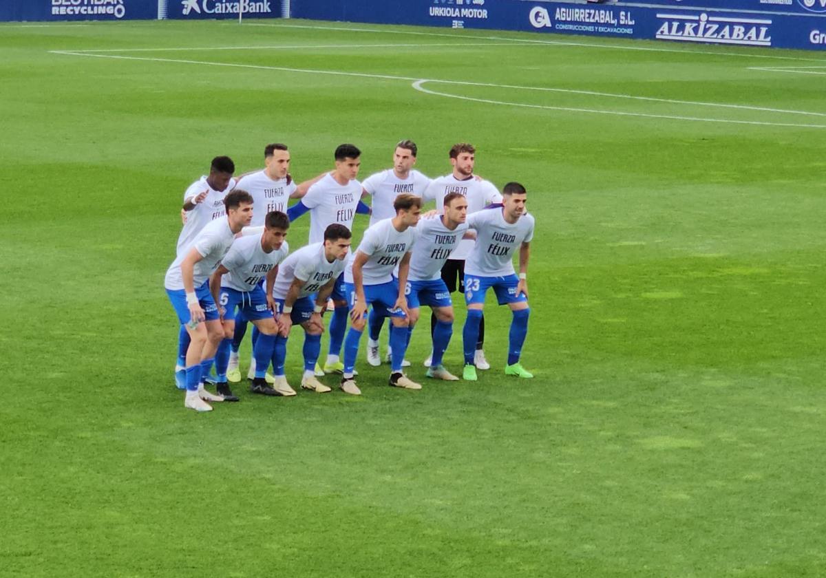 Los jugadores del Amorebieta lucen camisetas de apoyo a Félix