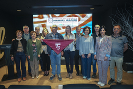 El presidente de la fundación, Fernando Casi, junto a la directora de la Fundación Vital, Arantxa Ibañez de Opacua.